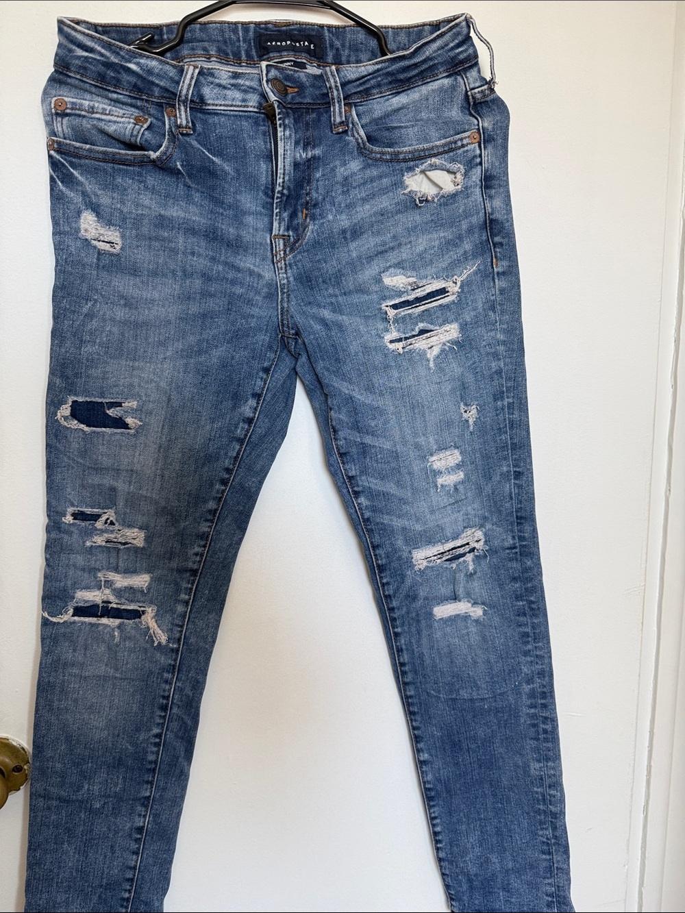 Aeropostale Men's Distressed Skinny Jeans in Medium Blue